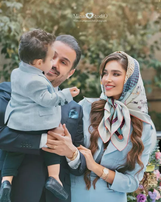 آناشید حسینی پروفایل آناشید حسینی مبل باروس